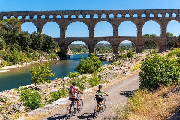 Choses à faire à Uzès, France:Explorer le Pont du Gard en E-Bike : Aventure et paysages uniques