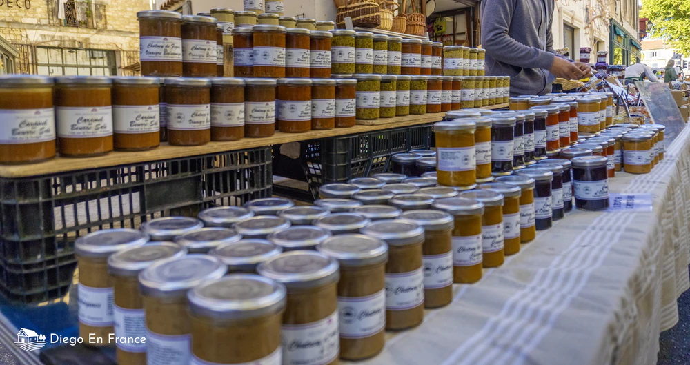 Fotografía de diegoenfrance.com de productos locales en el mercado de Saint-Rémy, perfectos para una experiencia de turismo gourmet.