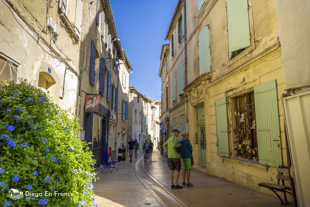 Fotografía de diegoenfrance.com del centro histórico de Saint Remy de Provence, un lugar lleno de detalles pintorescos que vale la pena ver.
