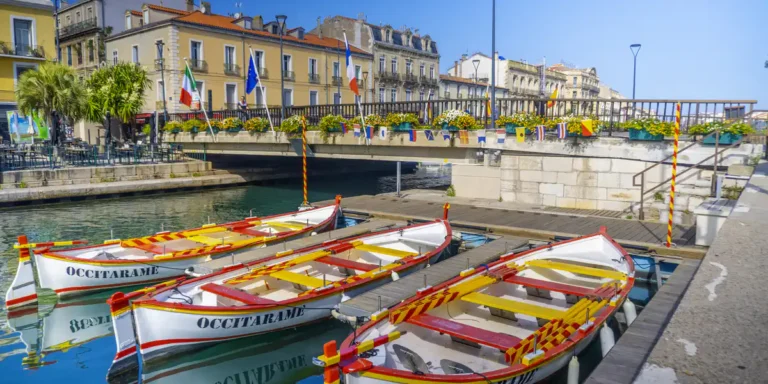 Foto de diegoenfrance.com de las barcas coloridas en el canal de Séte, en el sur de Francia