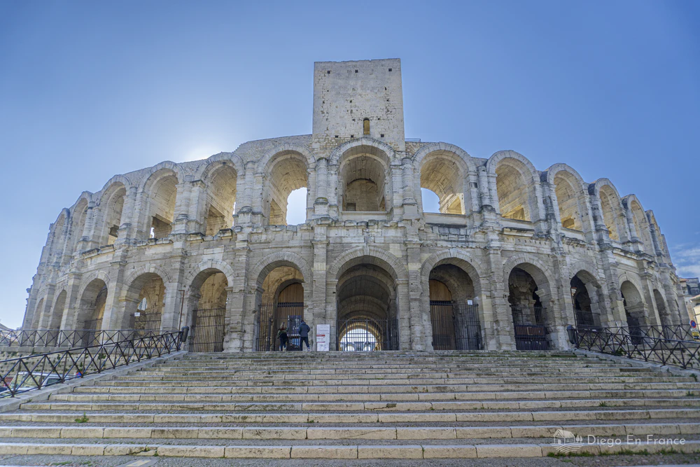 Fotografía de diegoenfrance.com del monumento romano mejor conservado de Arles, sitio imperdible del turismo patrimonial en Provenza.