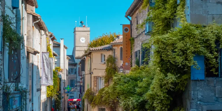 Photo by diegoenfrance.com of the old town center of Saint-Remy-de-Provence, France