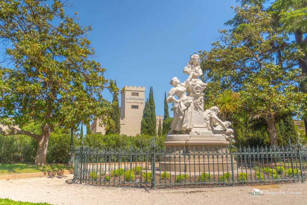 Fotografía de diegoenfrance.com del Monumento a Molière en Pézenas
