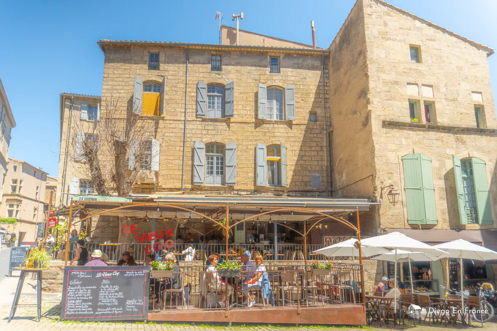 Fotografía de diegoenfrance.com de la Place Gambetta en el centro de Pézenas