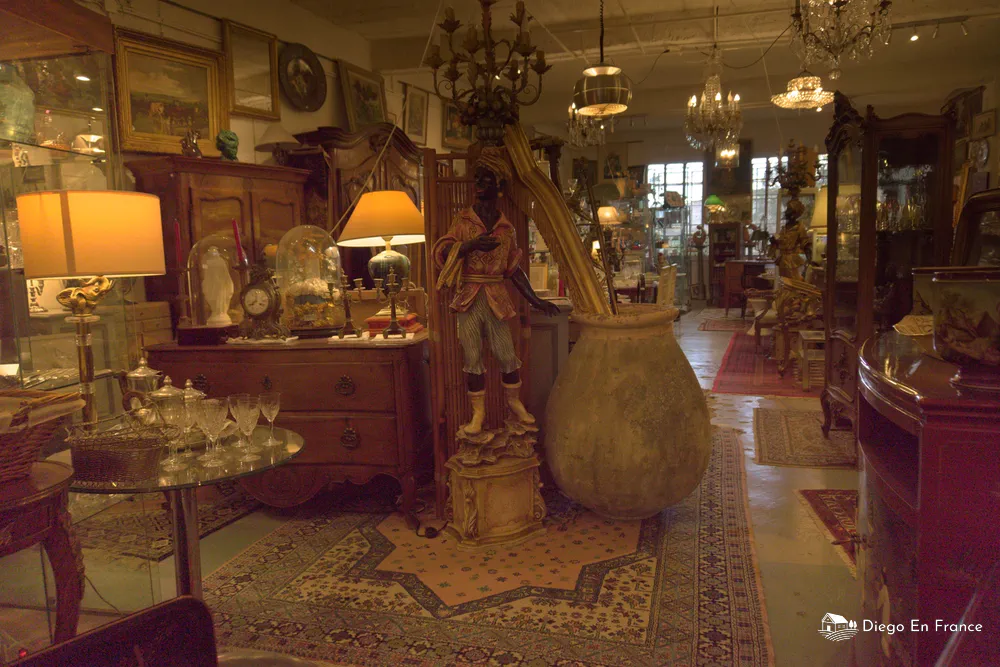 Fotografía de diegoenfrance.com de una tienda de antigüedades en Pézenas
