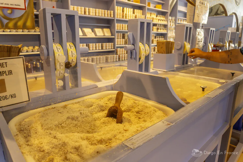 Fotografía de diegoenfrance.com de sal a granel en el mercado de las salinas de Gruissan.