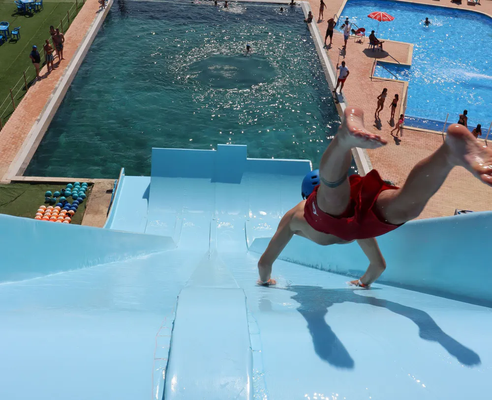 Fotografía de diegoenfrance.com de tobogán acuático en parque Aqua Jet Gruissan.