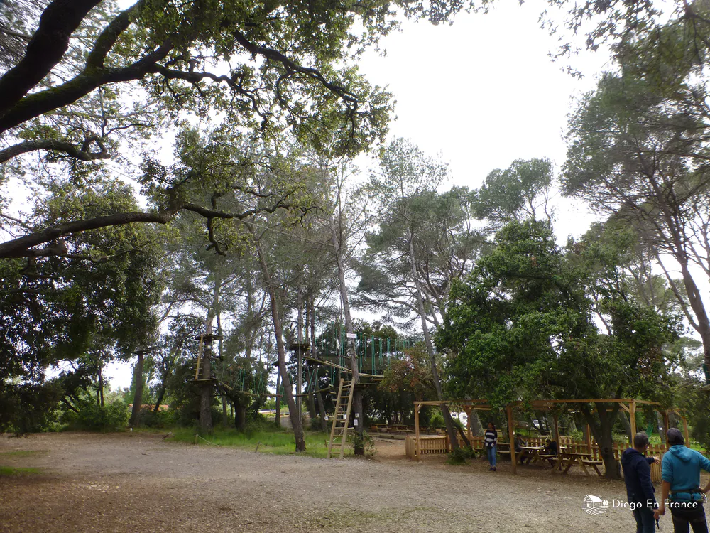 Tree climbing park, outdoor activity for families in France. Photo by diegoenfrance.com 