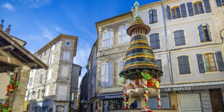 Foto de diegoenfrance.com, del centro antiguo de Anduze, en Cevennes. Sur de Francia