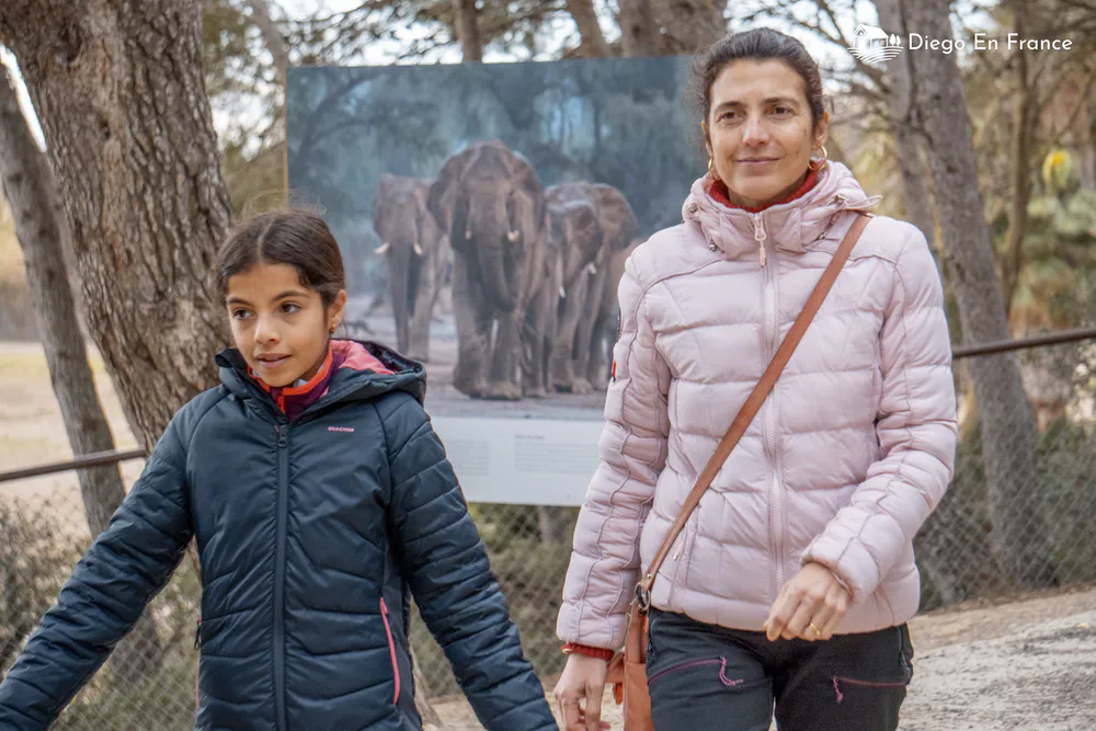Fotografía de diegoenfrance.com de madre e hija en recorrido por la Reserva Africana de Sigean.
