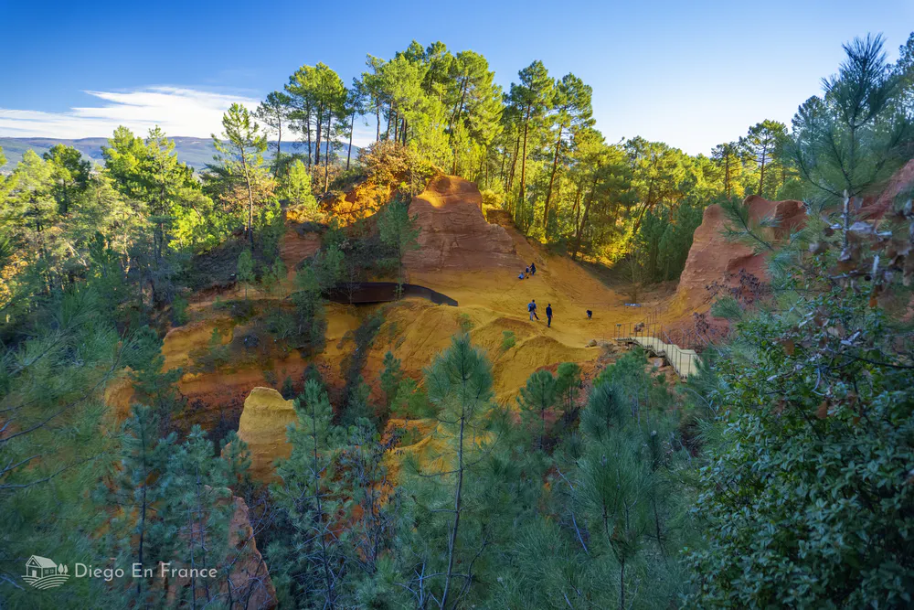 the Roussillon Ochre Trails (Les Ocres de Roussillon) with the Family