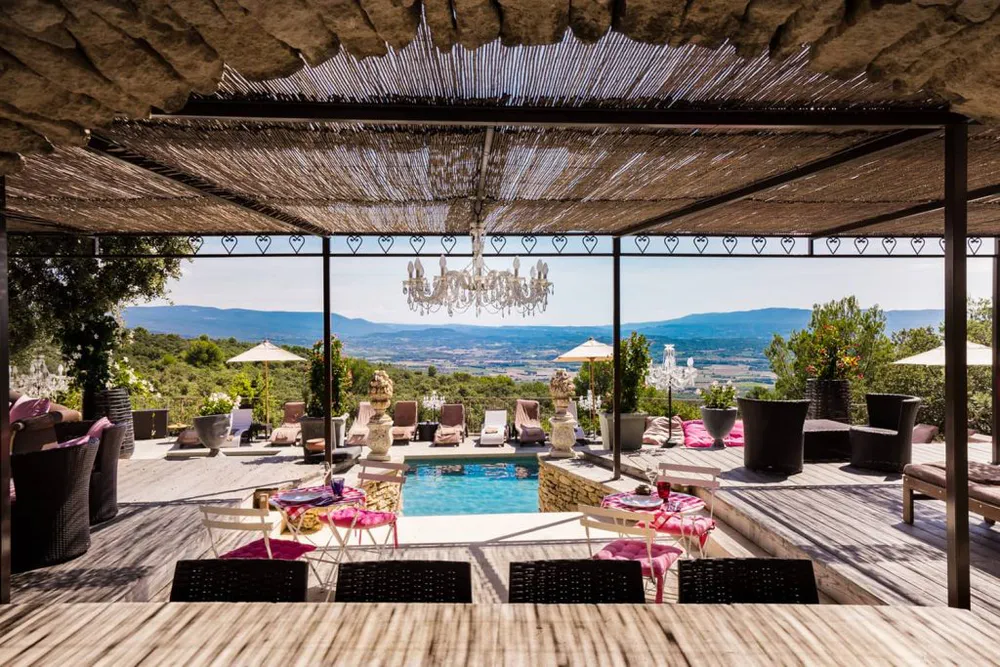 El área de descanso en Le Petit Palais D’Aglaé, alojamiento con encanto en Roussillon