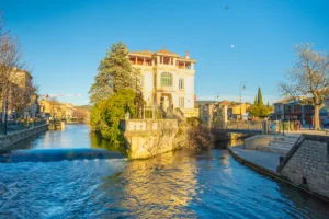 L’Isle sur la Sorgue : Votre guide de voyage. Antiquaires et aventures familiales