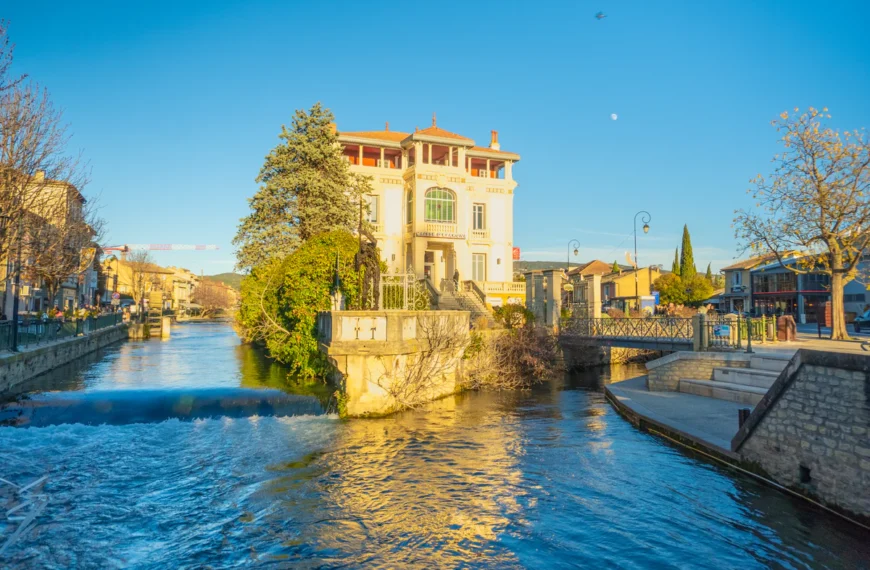 L’Isle sur la Sorgue: Your Travel Guide. Antique dealers and Family Adventures