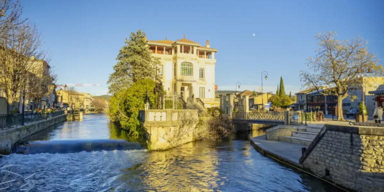 Photo de diegoenfrance, prise dans l'un des plus beaux canaux d'Isle-sur-la-Sorgue, en Provence.