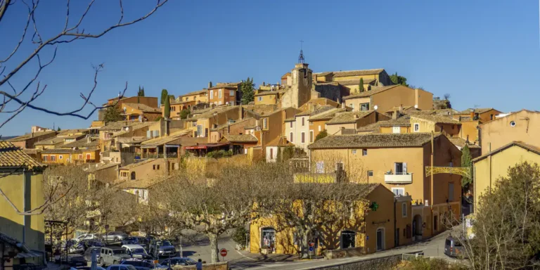 Photo by diegoenfrance of the ochre-colored houses of Roussillon, in Provence