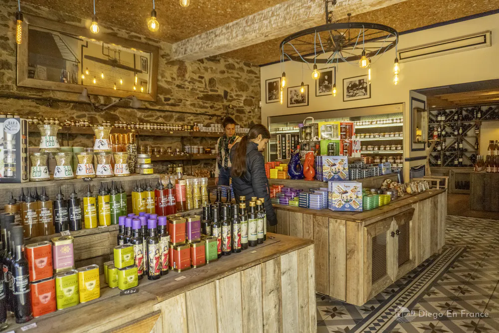 Interior of a gourmet store in Collioure with handcrafted products