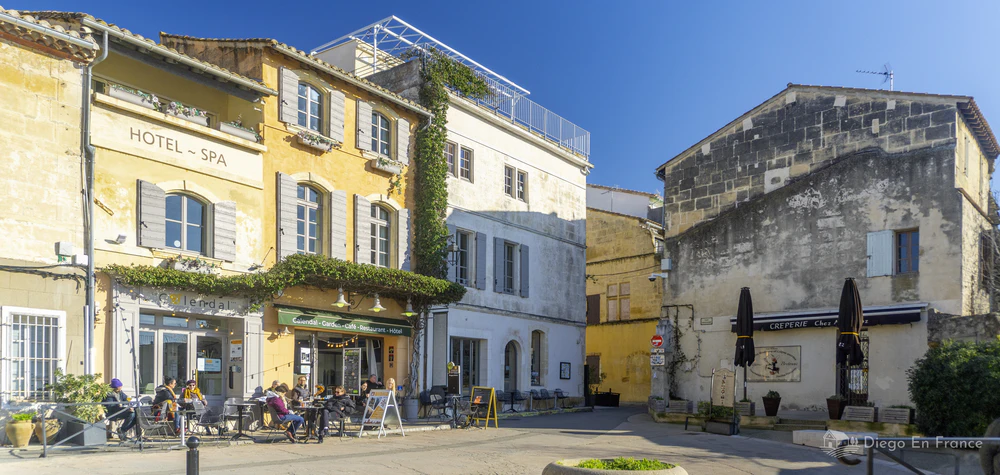 Photo by diegoenfrance.com capturing the Provencal essence of Arles, ideal for travelers looking for authentic corners.