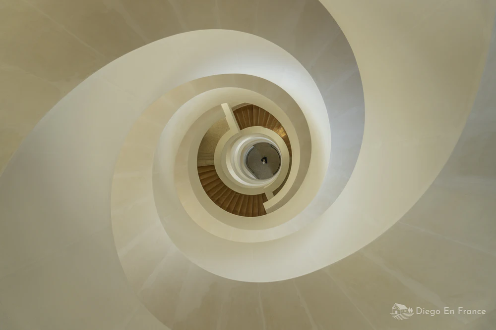 Photo by diegoenfrance.com showing a spiral staircase, an example of modern architecture inside LUMA Arles.