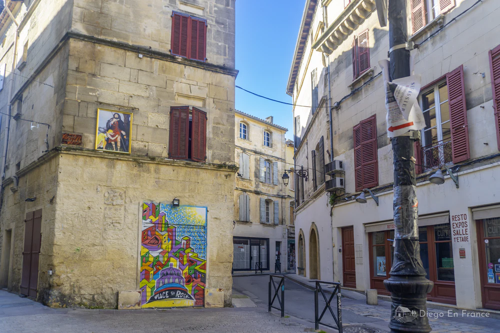 Photo by diegoenfrance.com highlighting the colorful street art of Arles, a surprise that delights young and old alike.