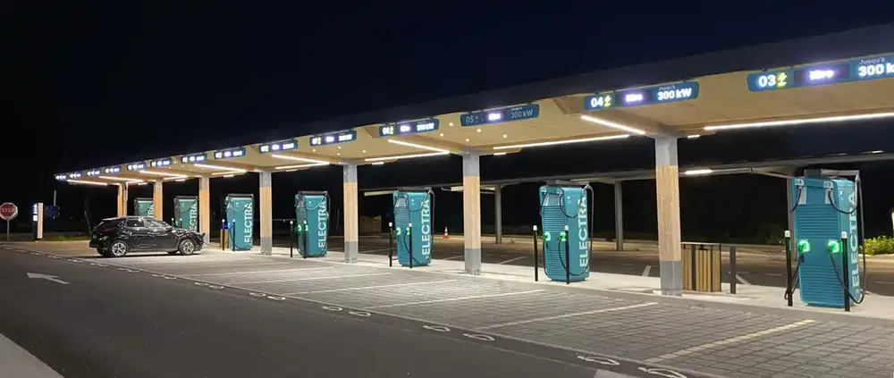 Photo by diegoenfrance.com showing how driving an electric car in France is comfortable and safe—even at night.