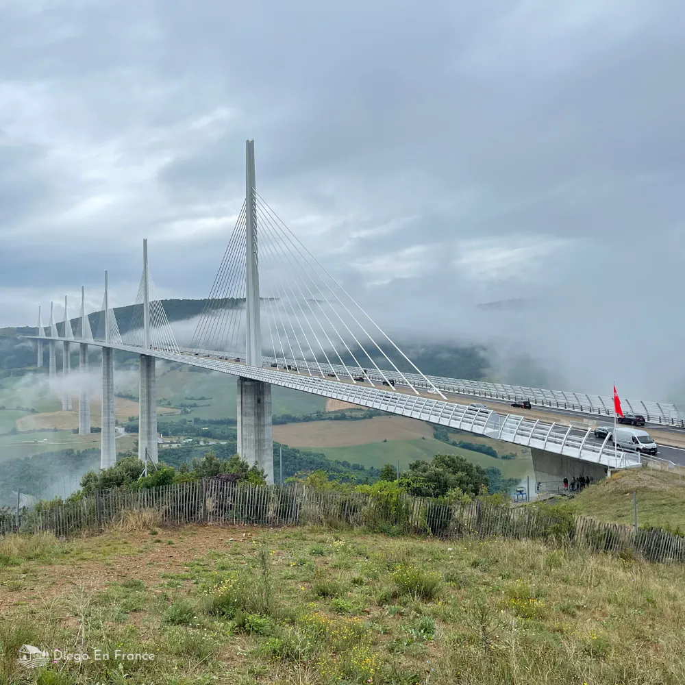 Photo by diegoenfrance.com showing the world’s tallest bridge—an unforgettable highlight of a road trip in France.