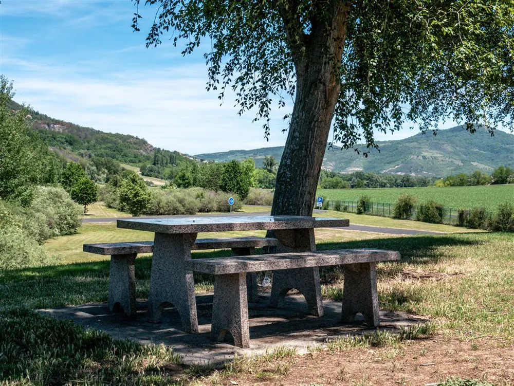 Photo by diegoenfrance.com of a picnic area en route, part of the experience of driving in France as a family.