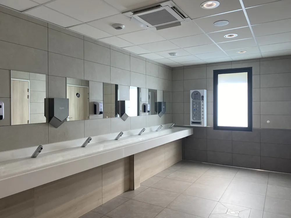 Photo by diegoenfrance.com showing the cleanliness and quality of restrooms when driving on French highways.