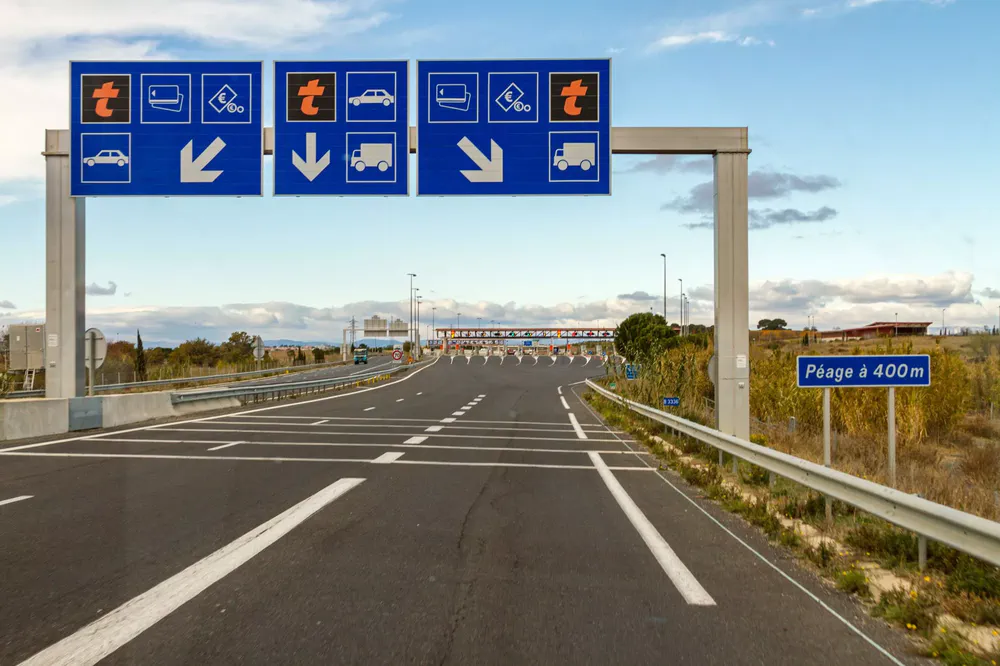Toll signs, essential to understand how to drive in France.