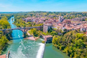 Viaja al Corazón de Rabastens, sur de Francia: Explora su Serenidad y Belleza