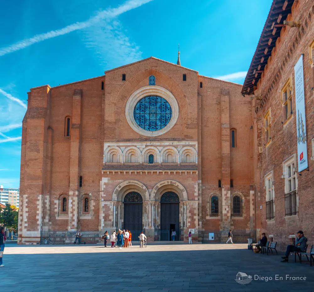 Photograph by diegoenfrance.com showing the imposing Romanesque façade of the Basilica of Saint-Sernin, a UNESCO World Heritage Site in Toulouse.