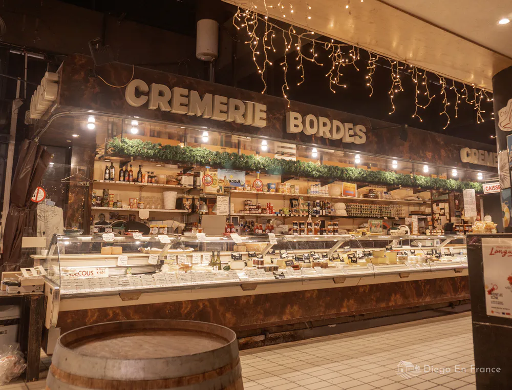 Fotografía de diegoenfrance.com mostrando el interior del Marché Victor Hugo, epicentro gastronómico de Toulouse.