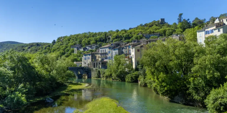 Foto de diegoenfrance, del encantador pueblo de Sauve, al borde del rio, en el Gard. Sur de Francia