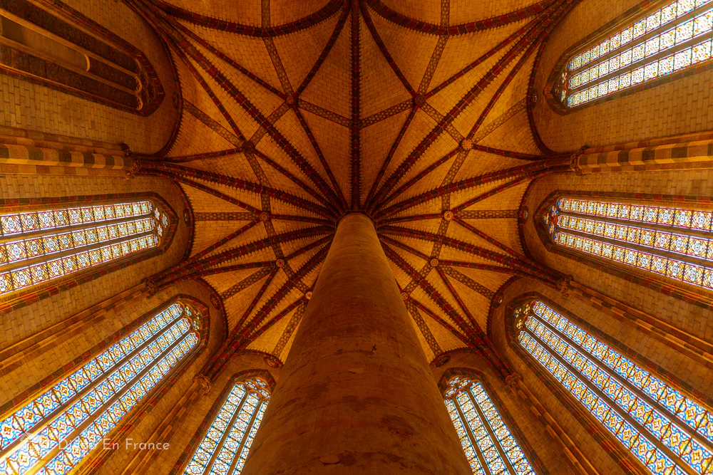 Photo from diegoenfrance.com showing the interior of the convent and its iconic starry vault.