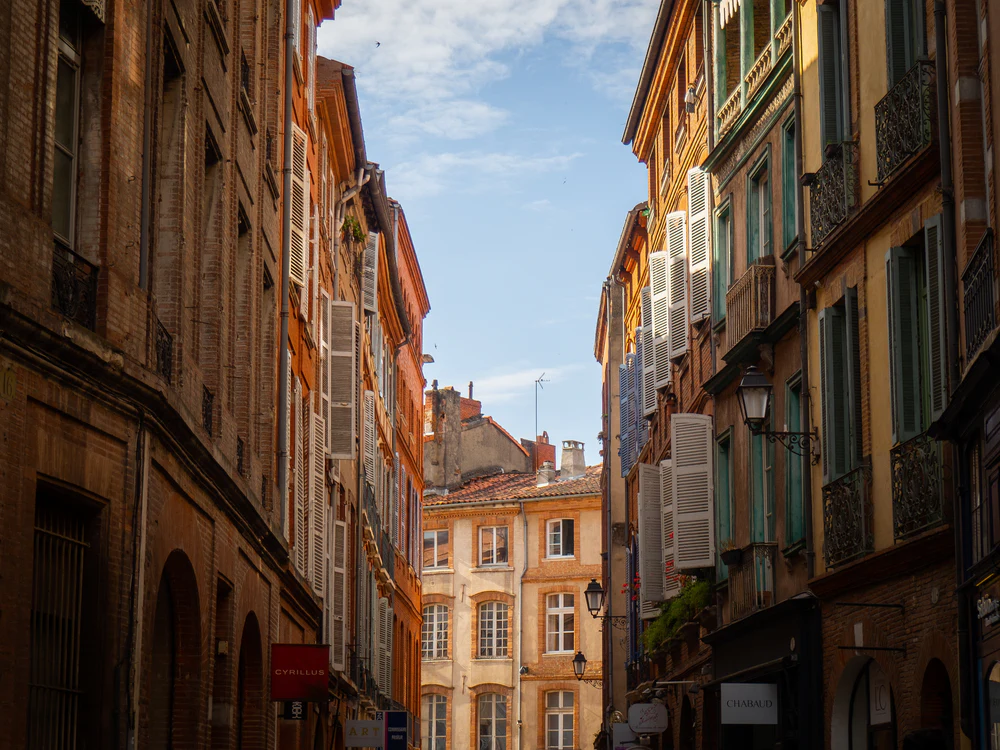 Toulouse in a day, stroll among the historic buildings and photogenic corners of the Pink City.