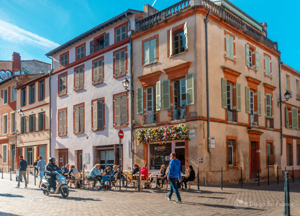 Photo by diegoenfrance.com showing the colorful streets and terraces around the Place du Capitole in Toulouse.