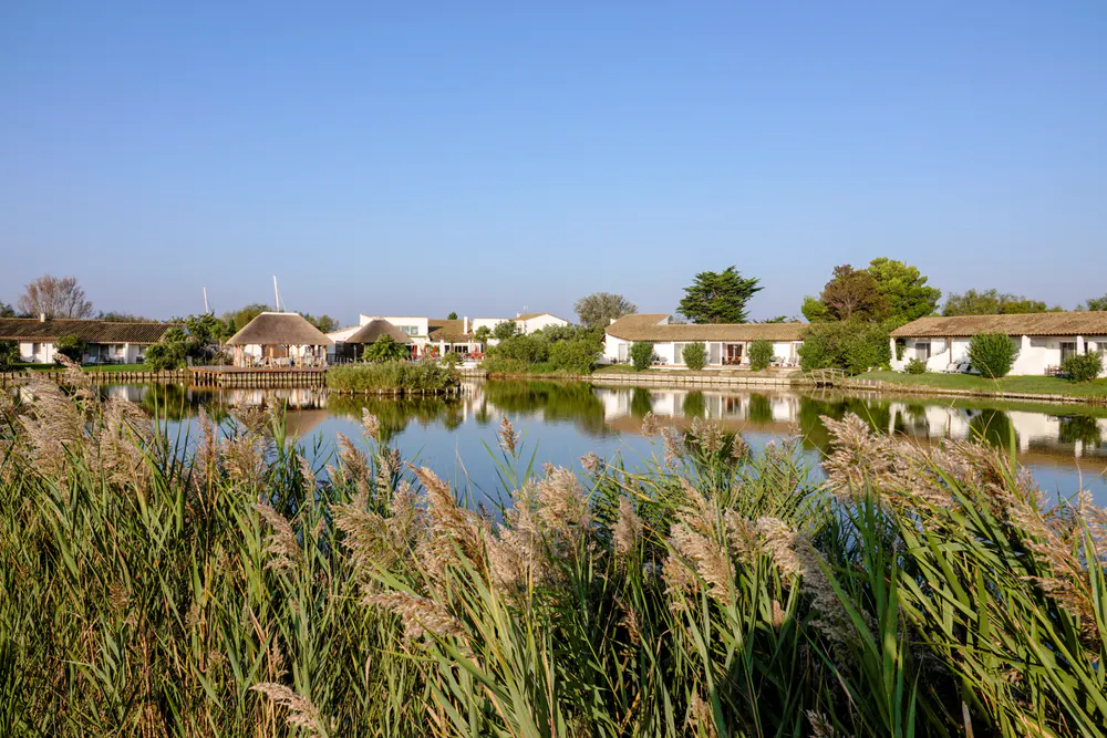 Cadre idyllique d’un hôtel de luxe parfaitement intégré à la Camargue