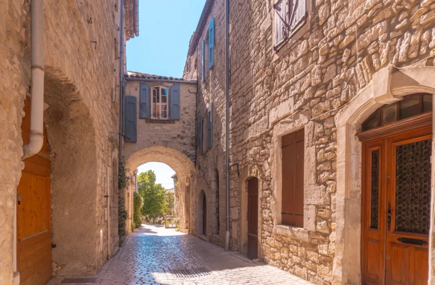 Conoce Vézénobres: Un Destino Inexplorado y Tranquilo del Sur de Francia