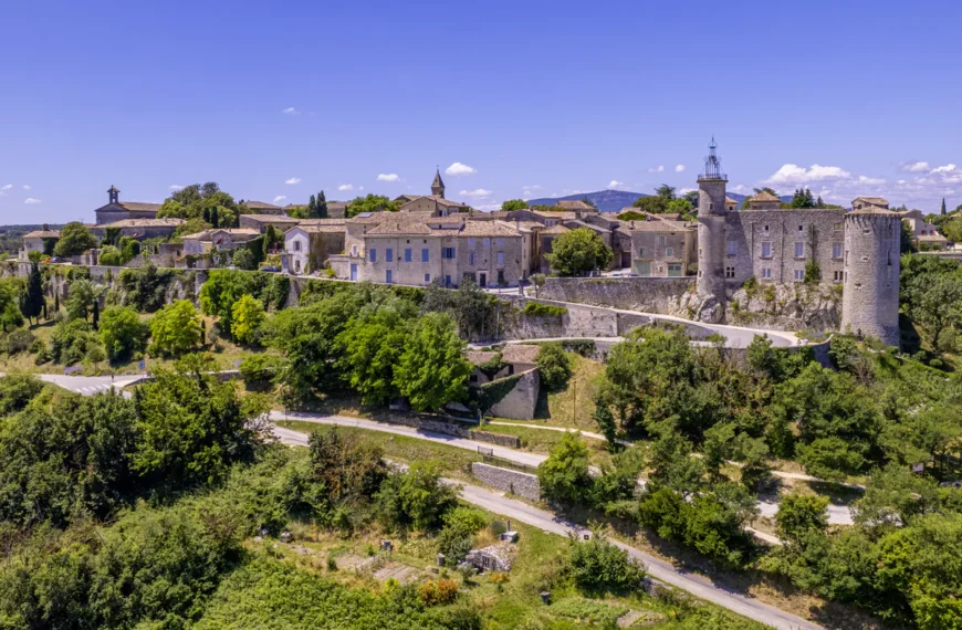 Descubre Lussan: Otro Tesoro Oculto del Sur de Francia para disfrutar en Familia