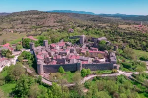 Visite La Couvertoirade : 8 expériences familiales à ne pas manquer dans ce village templier