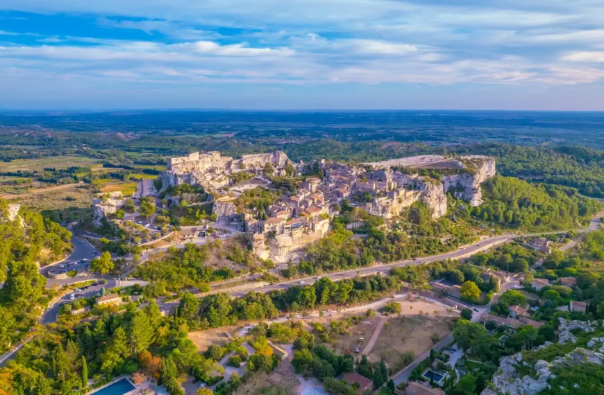 Visit Les Baux-de-Provence: Discover my guide of must-do family activities