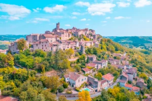Visiter Cordes-sur-Ciel : Guide Complet pour découvrir ce Joyau Médiéval