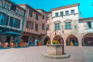 Découvrez le charme médiéval de Castelnau-de-Montmiral : Guide touristique