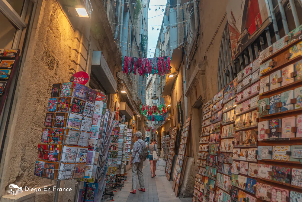 Fotografía de diegoenfrance.com de la Rue de la Vieille, ideal para quienes buscan qué hacer en Montpellier fuera de lo típico