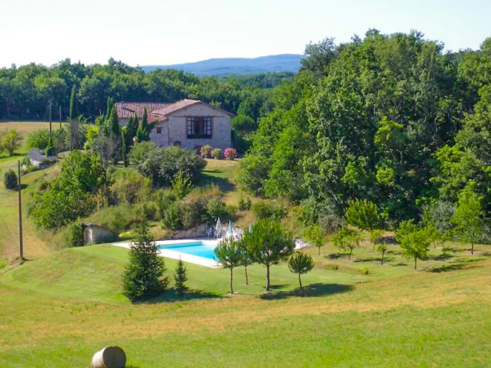 Charming lodging in the middle of the countryside in Castelnau-de-Montmiral, surrounded by nature