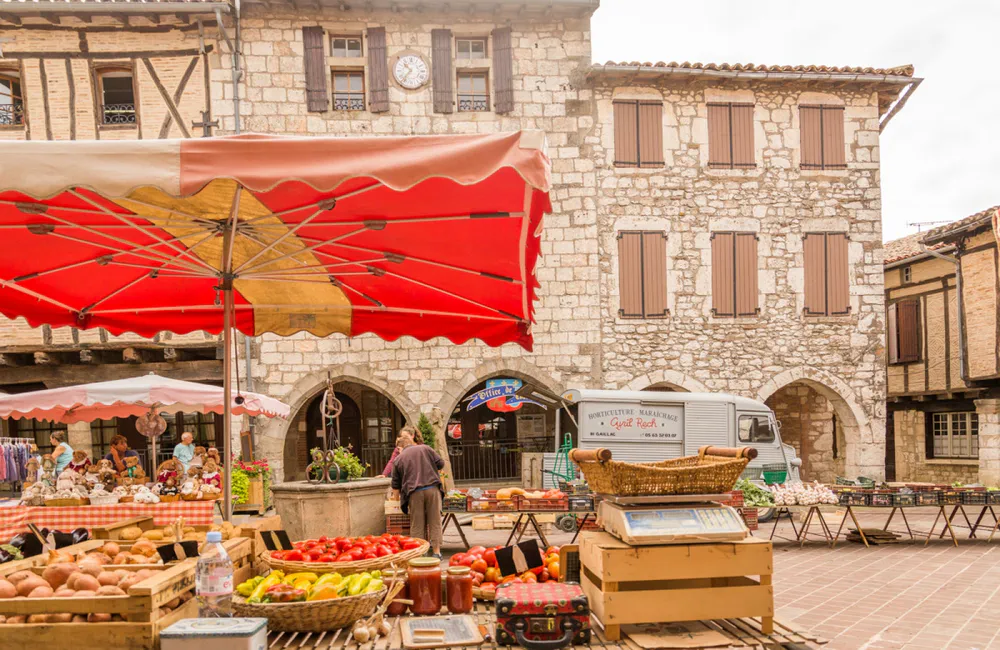 Fruit and vegetable stalls at the Castelnau-de-Montmiral market, traditional gastronomic experience