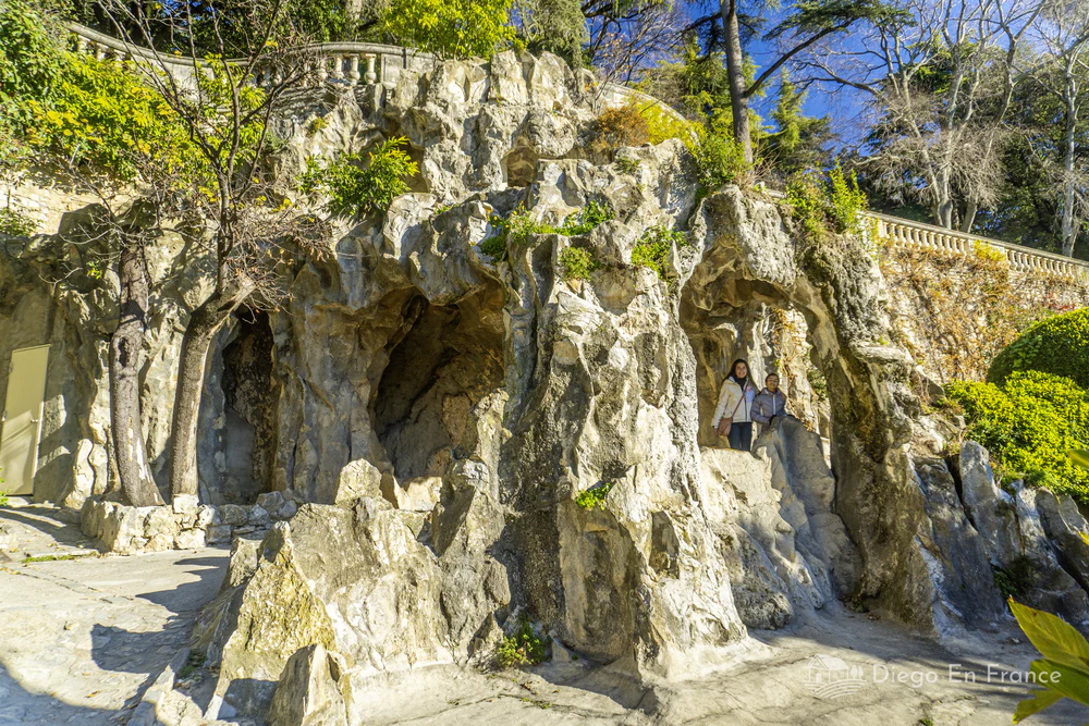 What to see in Nîmes, France : Climbing the Mont Cavalier
