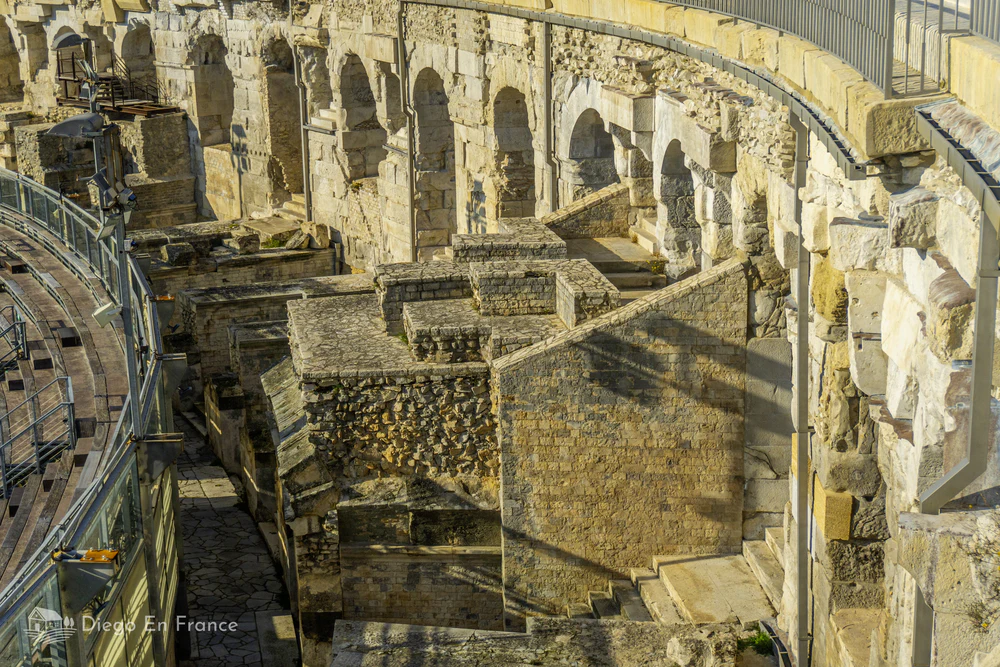 What to see in Nîmes, France : The interior of the Arenas