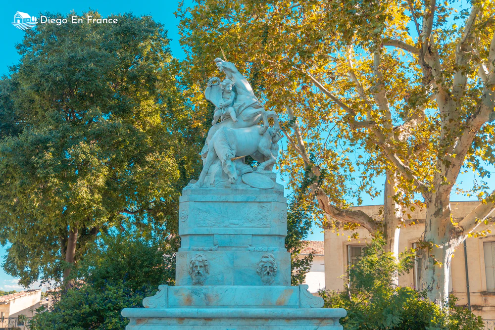 Visiter Montpellier en 1 jour : La statue des Licornes, Place de la Canourgue