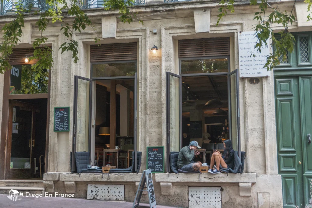 Visiter Montpellier en 1 jour : L'endroit idéal pour manger une journée à Montpellier en la Place de Canourgue